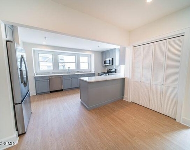 1125 E Ocean Avenue - Photo Thumbnail 4