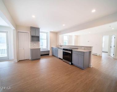 1125 E Ocean Avenue - Photo Thumbnail 4