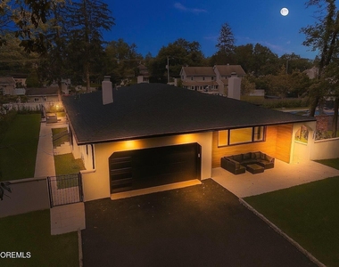 441 Slocum Place - Photo Thumbnail 1