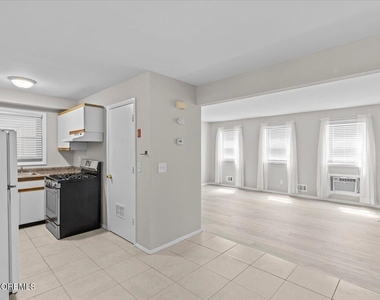 601 Mistletoe Avenue - Photo Thumbnail 4