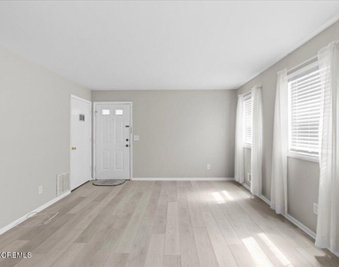 601 Mistletoe Avenue - Photo Thumbnail 2