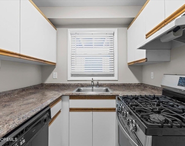 601 Mistletoe Avenue - Photo Thumbnail 7