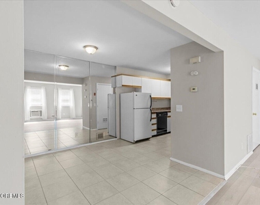 601 Mistletoe Avenue - Photo Thumbnail 3