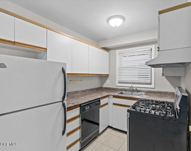 601 Mistletoe Avenue - Photo Thumbnail 8