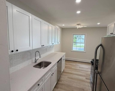 48 Stonehurst Boulevard - Photo Thumbnail 5