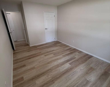 48 Stonehurst Boulevard - Photo Thumbnail 17