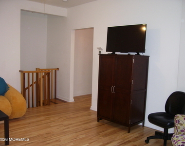 218 2nd Avenue - Photo Thumbnail 5