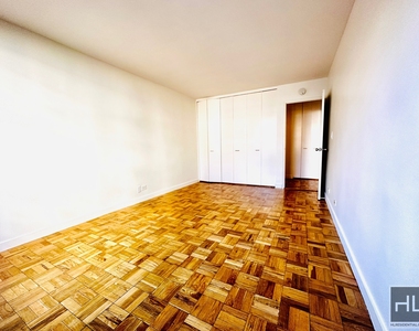 East 49 Street - Photo Thumbnail 1