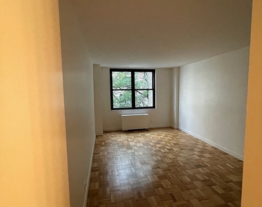 East 49 Street - Photo Thumbnail 1