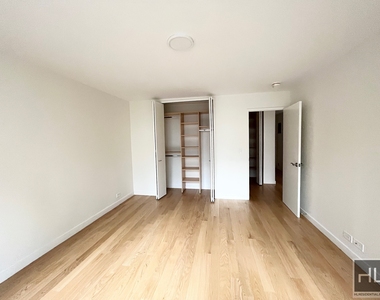 East 49 Street - Photo Thumbnail 1