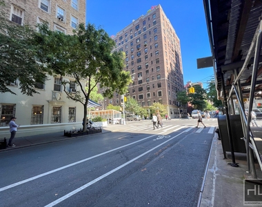 Fifth Avenue - Photo Thumbnail 3