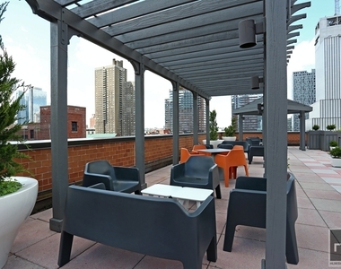 West 53 Street - Photo Thumbnail 2