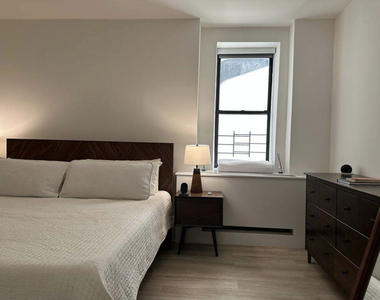 West 34th Street - Photo Thumbnail 1