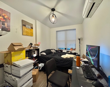 824 St Johns Place - Photo Thumbnail 2
