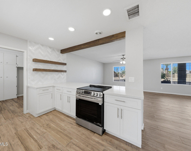 9603 W Purdue Avenue - Photo Thumbnail 2