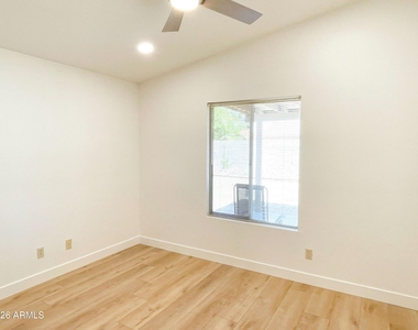 6816 E Kings Avenue - Photo Thumbnail 13