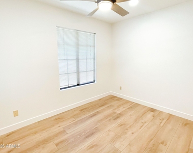 6816 E Kings Avenue - Photo Thumbnail 15