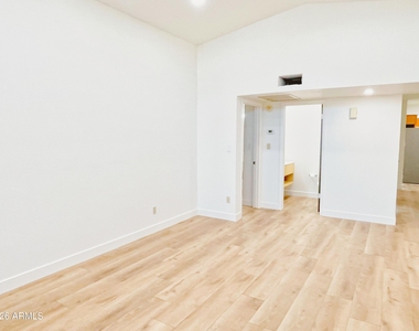 6816 E Kings Avenue - Photo Thumbnail 6