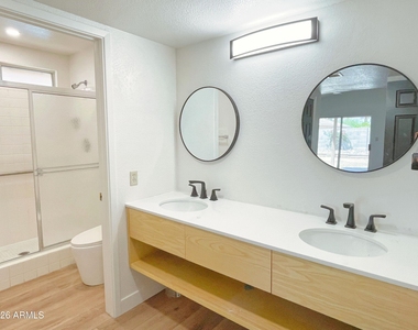 6816 E Kings Avenue - Photo Thumbnail 10