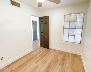 6816 E Kings Avenue - Photo Thumbnail 16