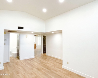 6816 E Kings Avenue - Photo Thumbnail 7