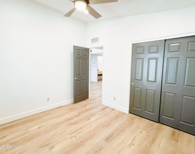 6816 E Kings Avenue - Photo Thumbnail 14