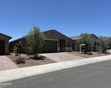 19913 W Palo Verde Drive - Photo Thumbnail 2