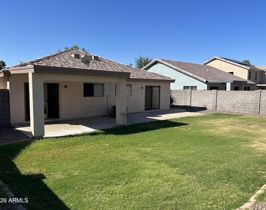 434 W Fabens Lane - Photo Thumbnail 2