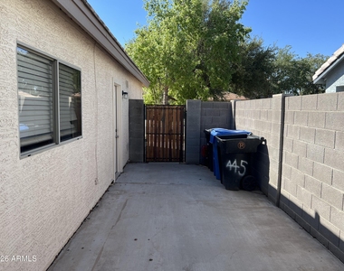 434 W Fabens Lane - Photo Thumbnail 5