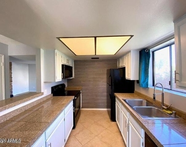 850 S River Drive - Photo Thumbnail 3