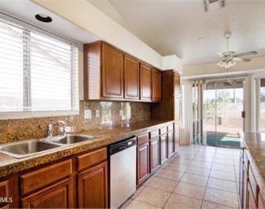 6607 N 89th Avenue - Photo Thumbnail 2