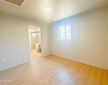 2340 E Turney Avenue - Photo Thumbnail 8