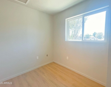 2340 E Turney Avenue - Photo Thumbnail 14