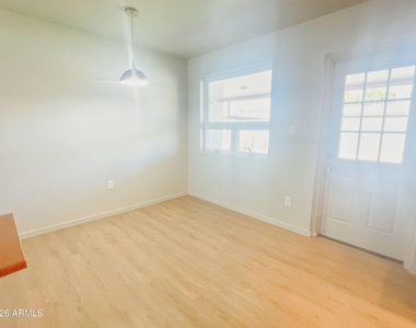 2340 E Turney Avenue - Photo Thumbnail 6
