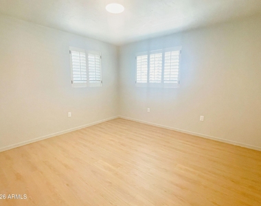 2340 E Turney Avenue - Photo Thumbnail 10