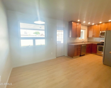2340 E Turney Avenue - Photo Thumbnail 7