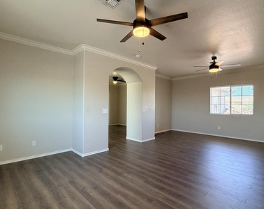 17738 N Carmen Avenue - Photo Thumbnail 13