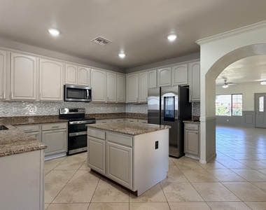 17738 N Carmen Avenue - Photo Thumbnail 5