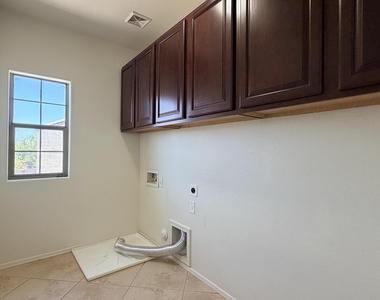 17738 N Carmen Avenue - Photo Thumbnail 16