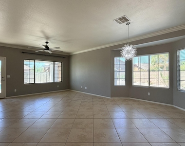 17738 N Carmen Avenue - Photo Thumbnail 6