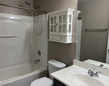 25822 W Satellite Lane - Photo Thumbnail 14