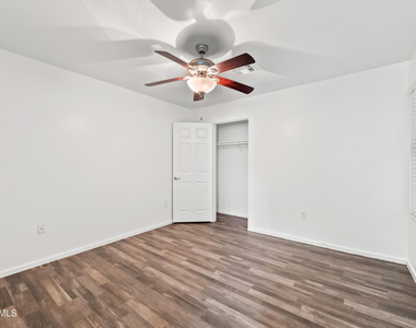 3065 N 67th Avenue - Photo Thumbnail 15