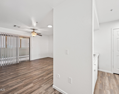 3065 N 67th Avenue - Photo Thumbnail 3