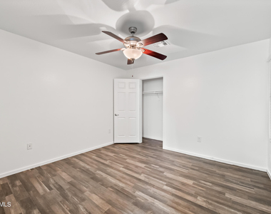 3065 N 67th Avenue - Photo Thumbnail 14
