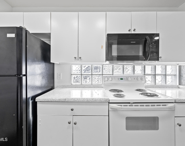3065 N 67th Avenue - Photo Thumbnail 9