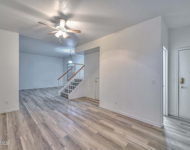26435 N 42nd Place - Photo Thumbnail 9