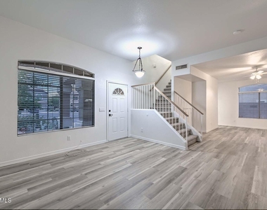 26435 N 42nd Place - Photo Thumbnail 7