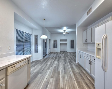 26435 N 42nd Place - Photo Thumbnail 14