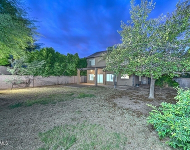 26435 N 42nd Place - Photo Thumbnail 31