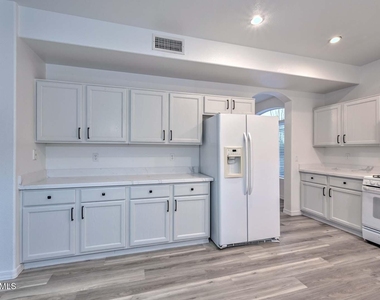 26435 N 42nd Place - Photo Thumbnail 12